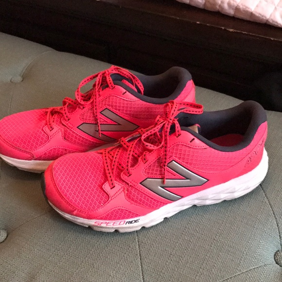 new balance pink tennis shoes